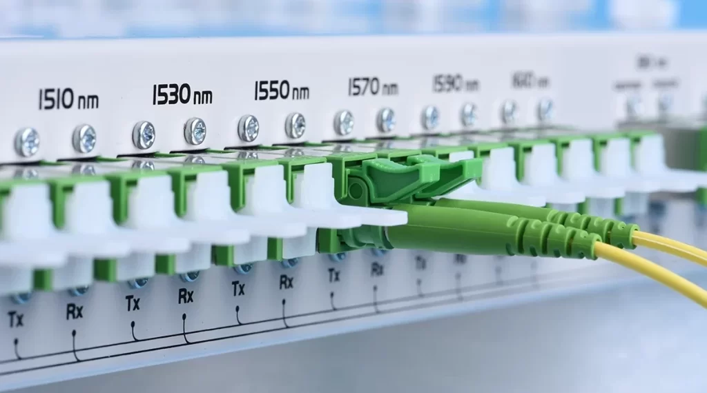 connector si frecvente pentru un multiplexor WDM